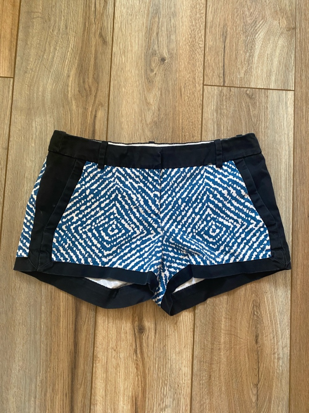 J. Crew Blue Patterned Shorts with Black Trim Size 2 Stretch Preppy Casual
